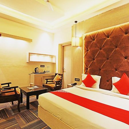 Fabhotel Ronald Inn ファリーダーバード エクステリア 写真