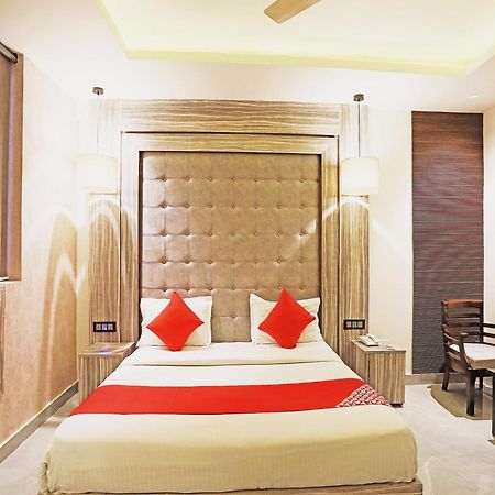 Fabhotel Ronald Inn ファリーダーバード エクステリア 写真