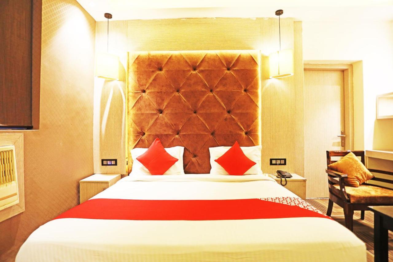 Fabhotel Ronald Inn ファリーダーバード エクステリア 写真
