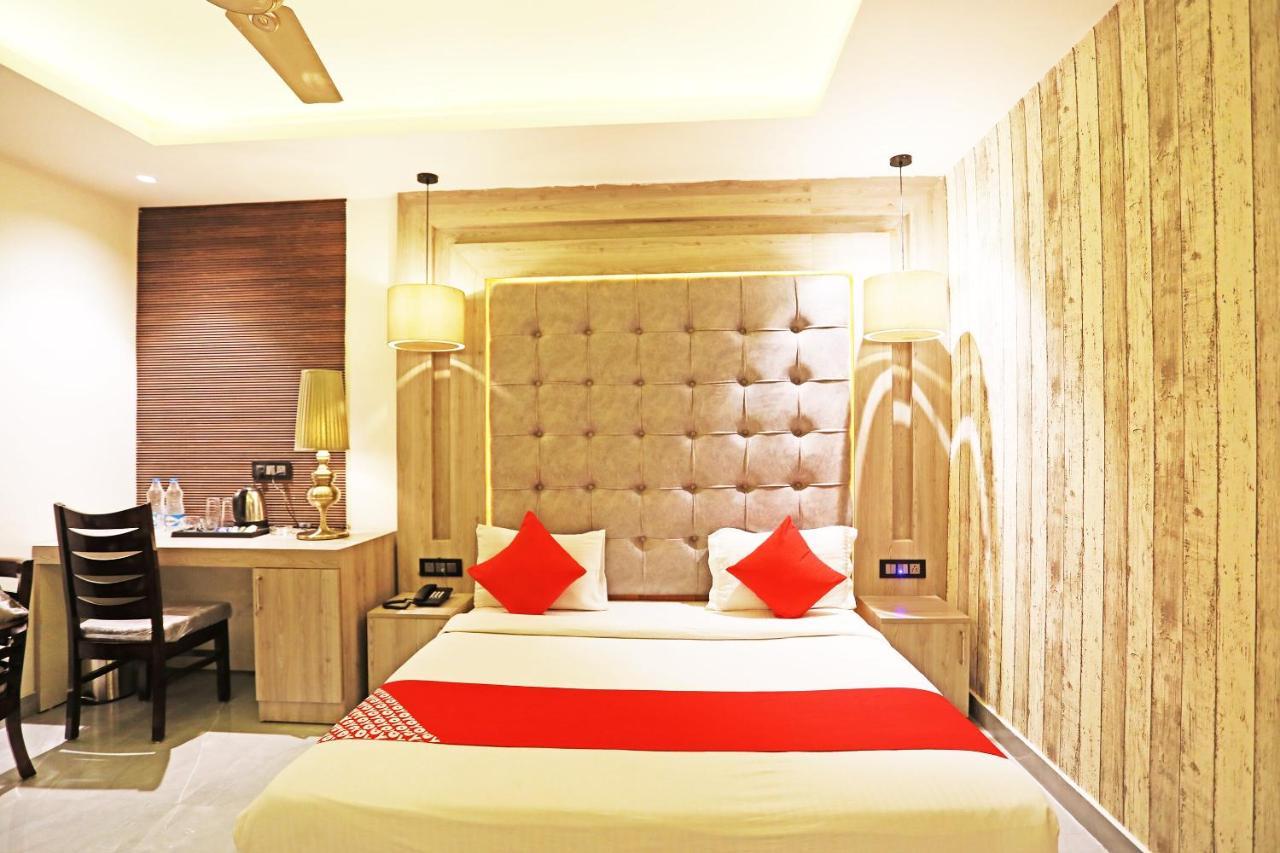 Fabhotel Ronald Inn ファリーダーバード エクステリア 写真