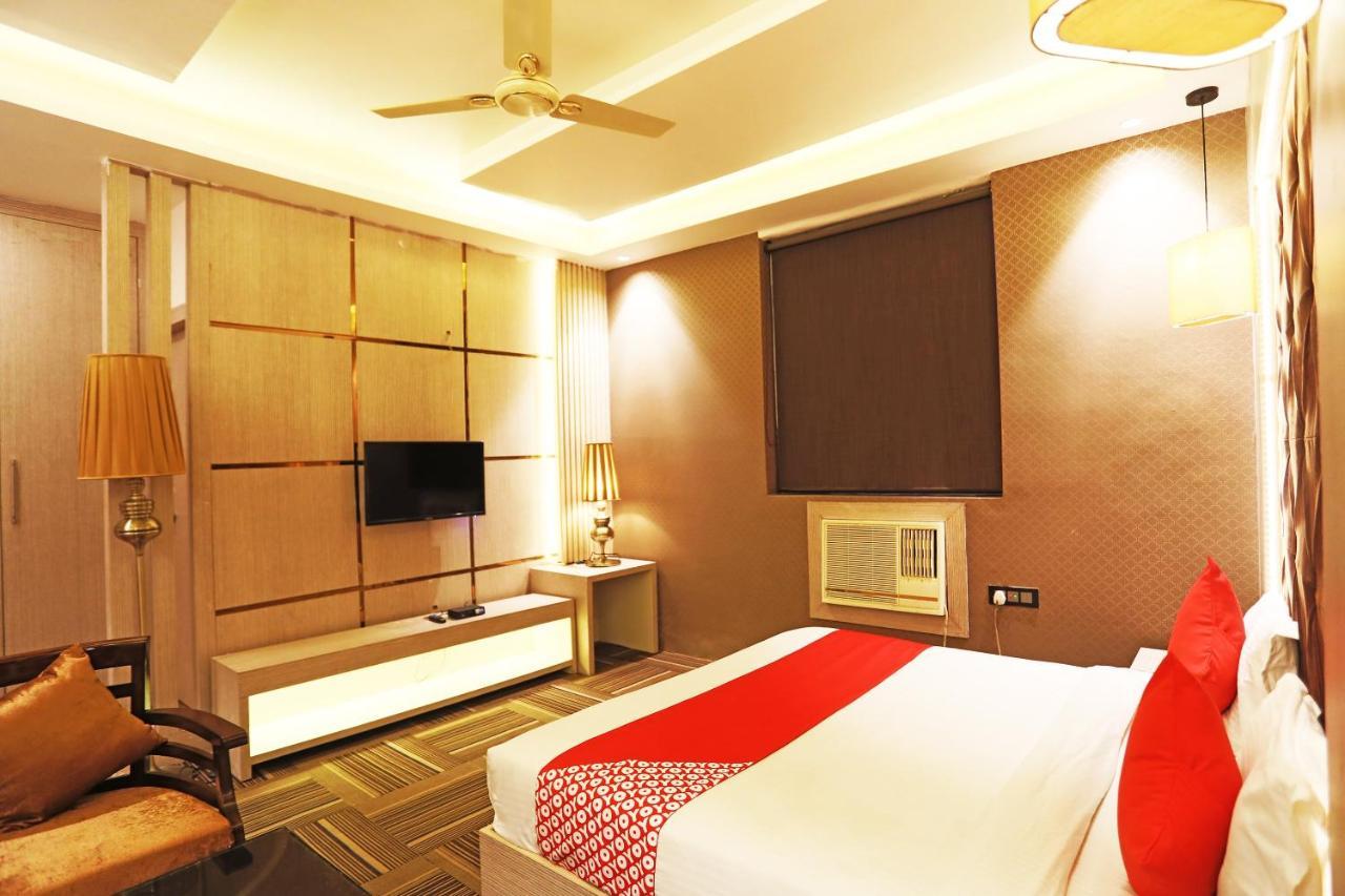 Fabhotel Ronald Inn ファリーダーバード エクステリア 写真