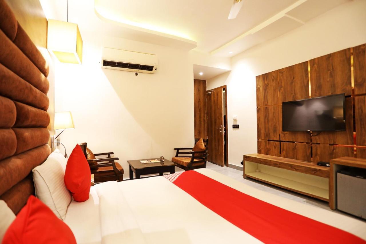 Fabhotel Ronald Inn ファリーダーバード エクステリア 写真