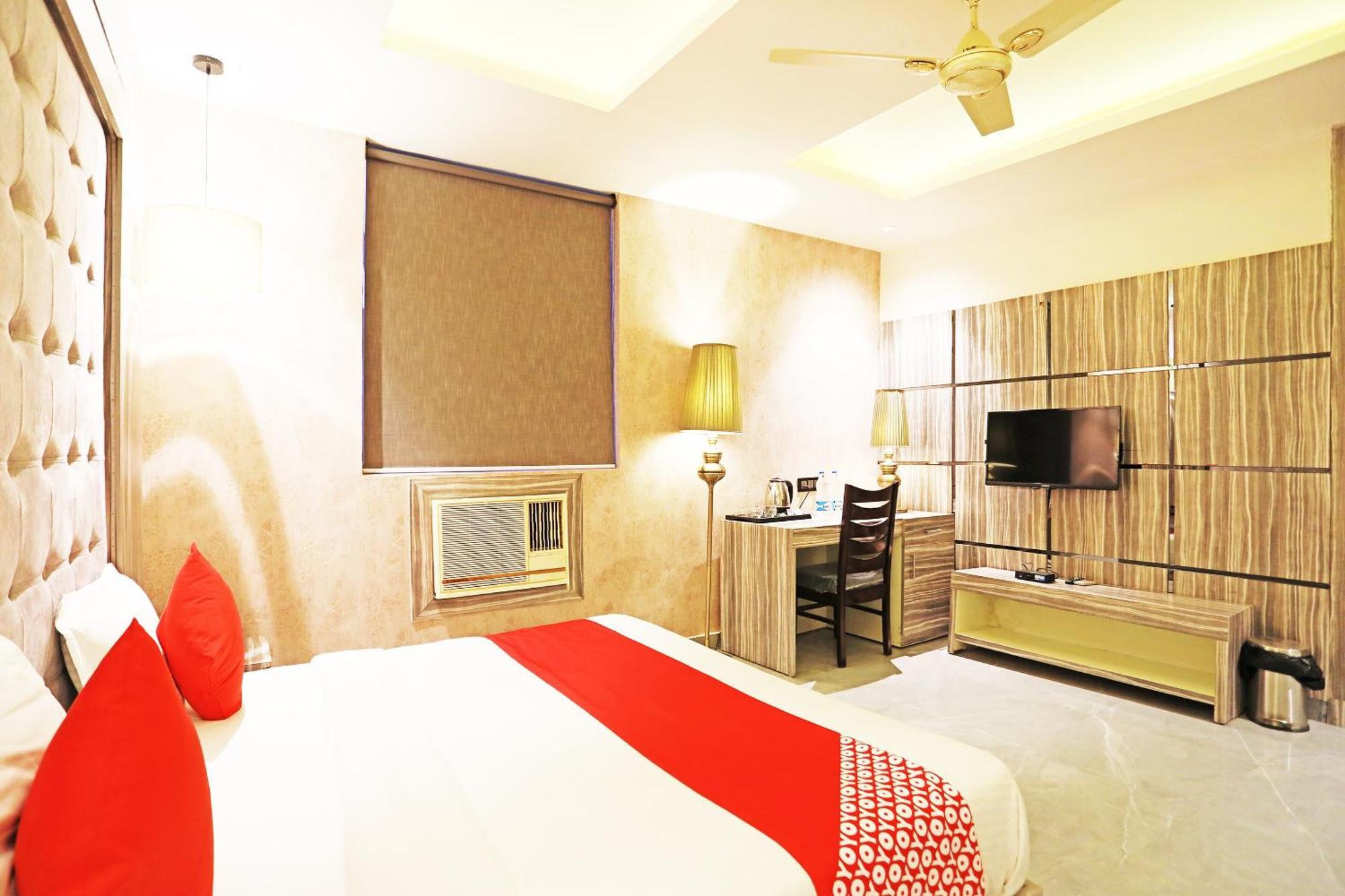 Fabhotel Ronald Inn ファリーダーバード エクステリア 写真