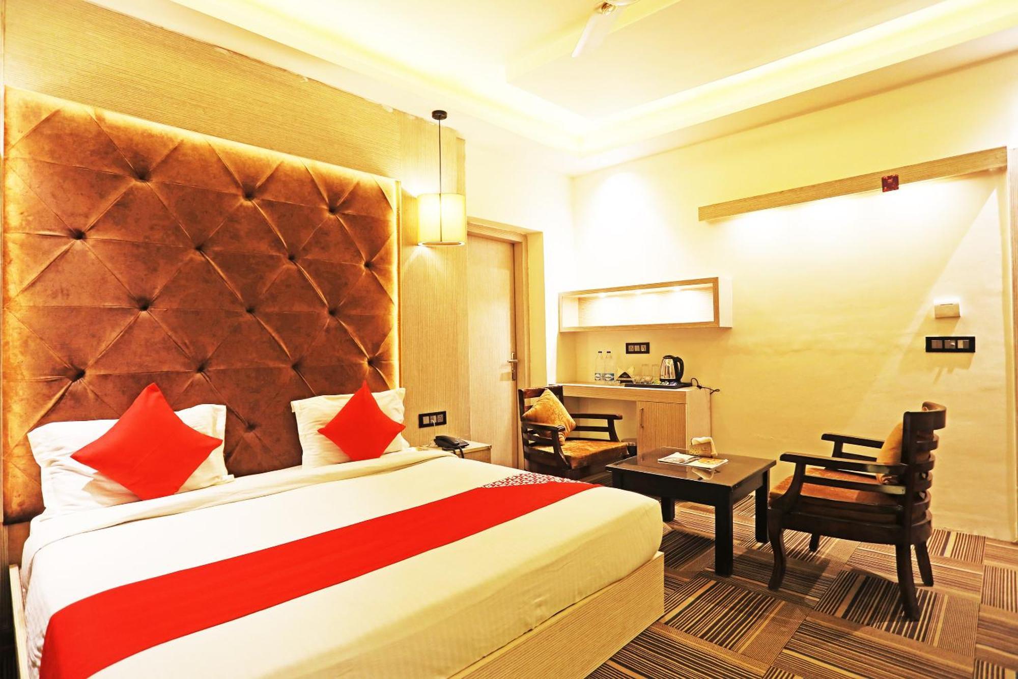 Fabhotel Ronald Inn ファリーダーバード エクステリア 写真