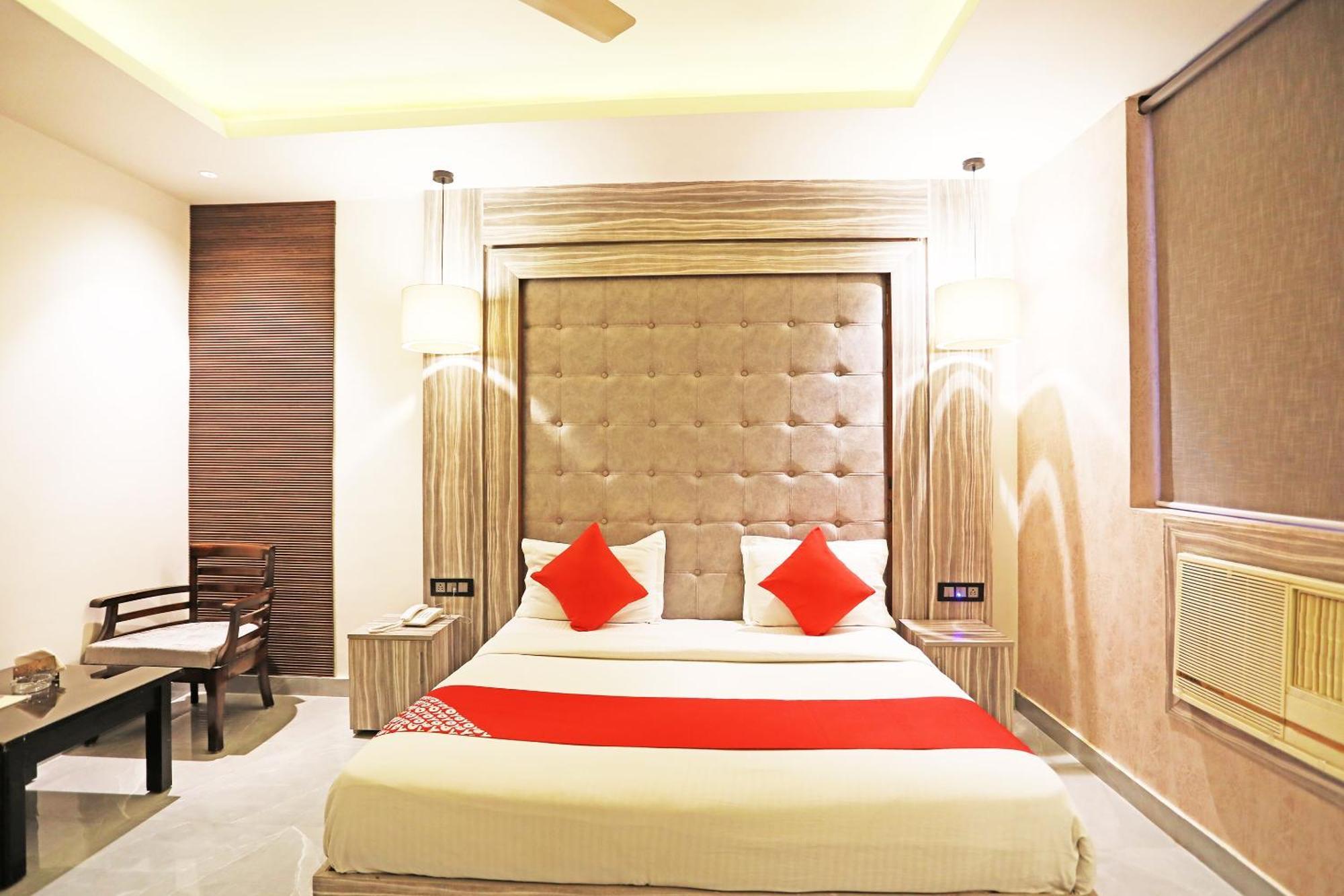Fabhotel Ronald Inn ファリーダーバード エクステリア 写真