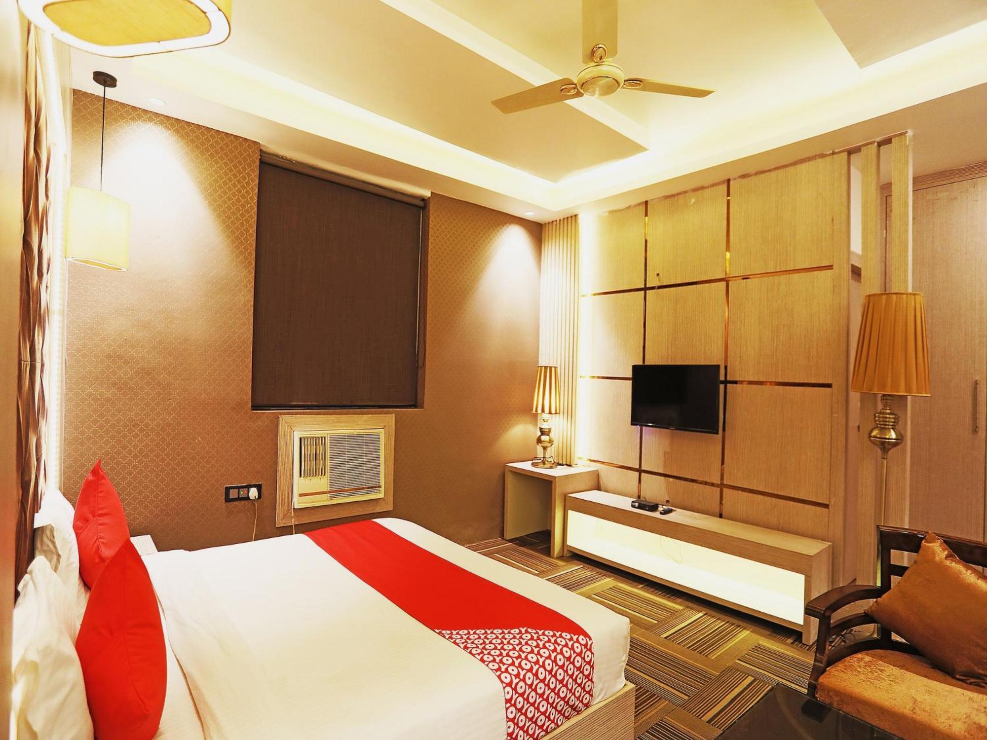 Fabhotel Ronald Inn ファリーダーバード エクステリア 写真