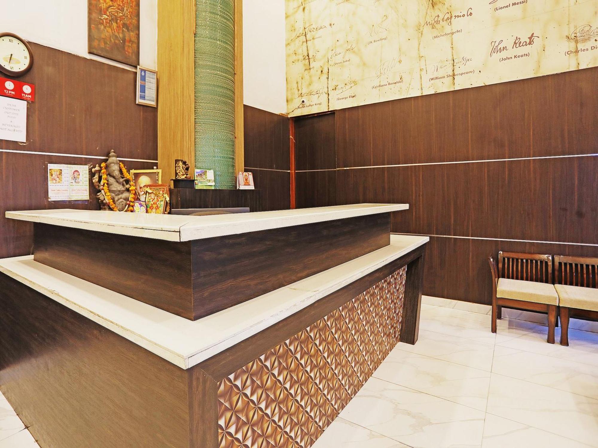 Fabhotel Ronald Inn ファリーダーバード エクステリア 写真