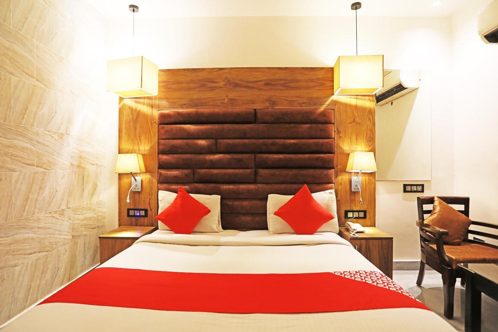 Fabhotel Ronald Inn ファリーダーバード エクステリア 写真