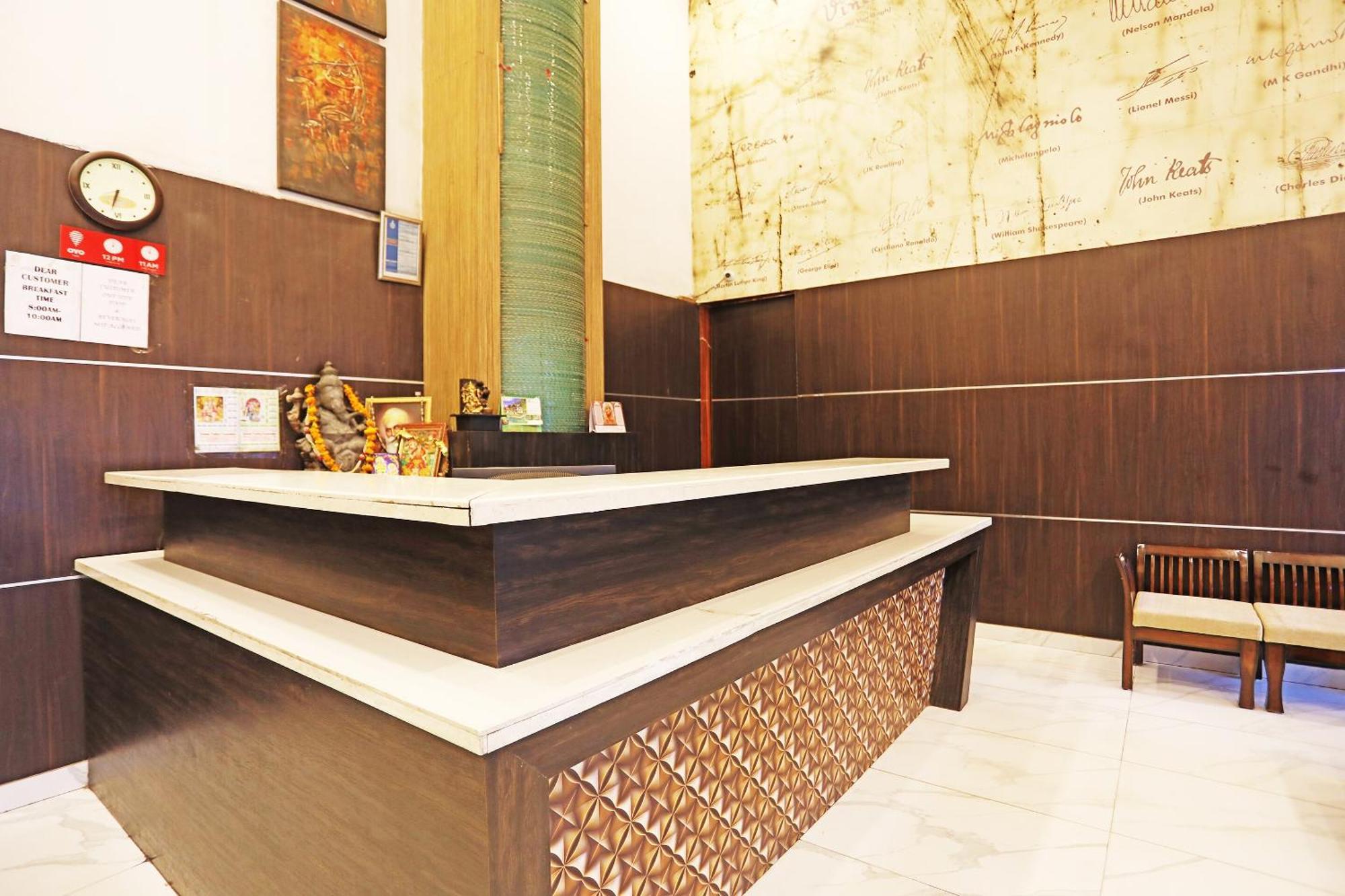 Fabhotel Ronald Inn ファリーダーバード エクステリア 写真