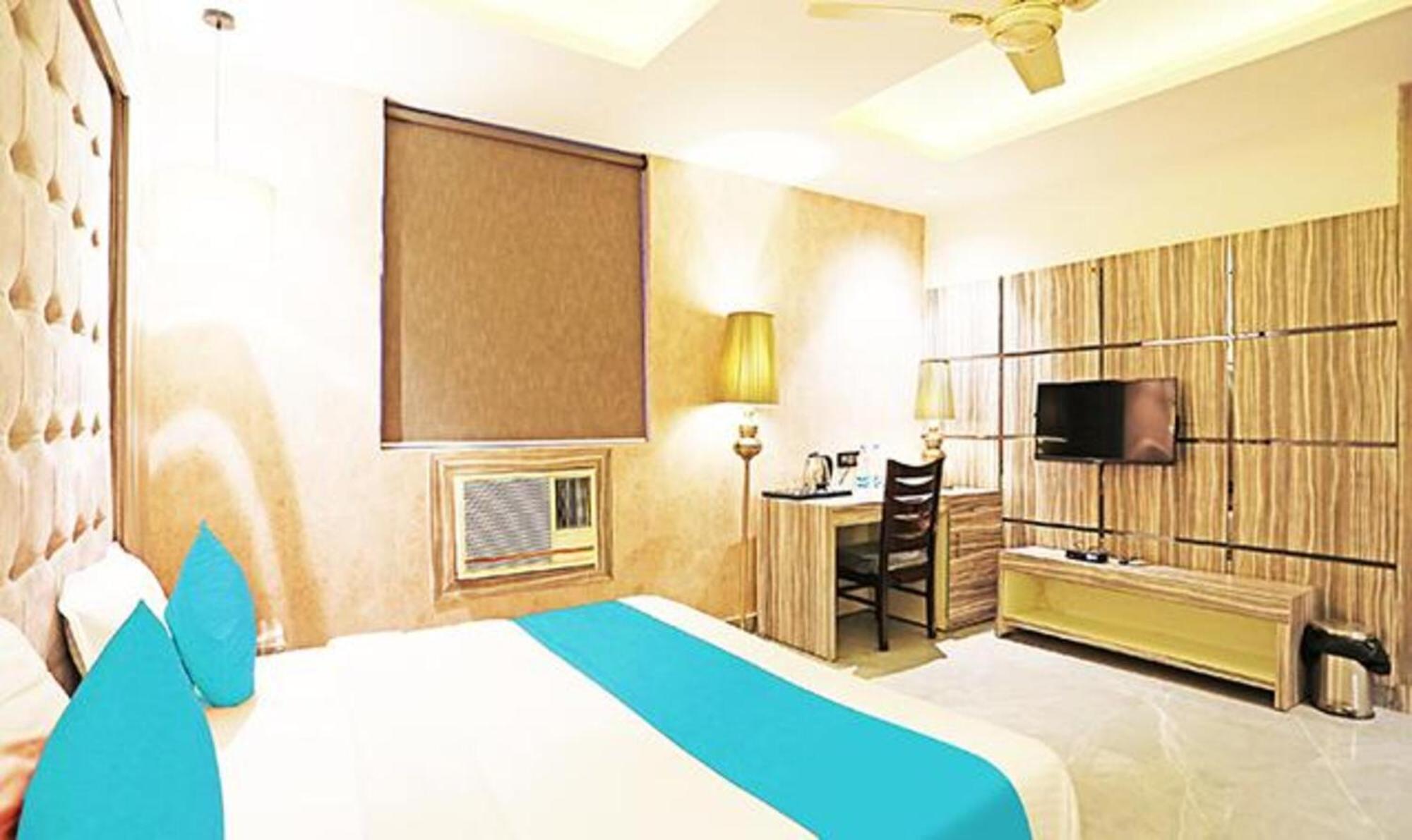 Fabhotel Ronald Inn ファリーダーバード エクステリア 写真