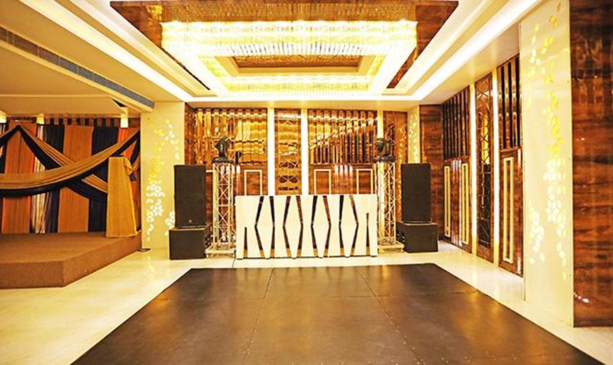 Fabhotel Ronald Inn ファリーダーバード エクステリア 写真